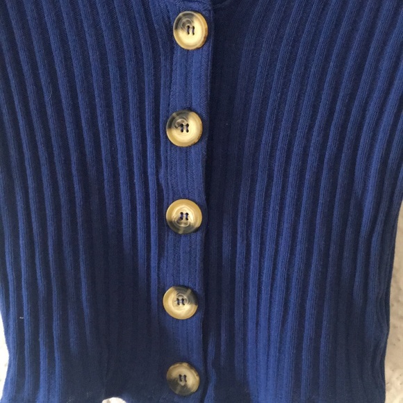 PST Top. Like New! - Picture 5 of 5